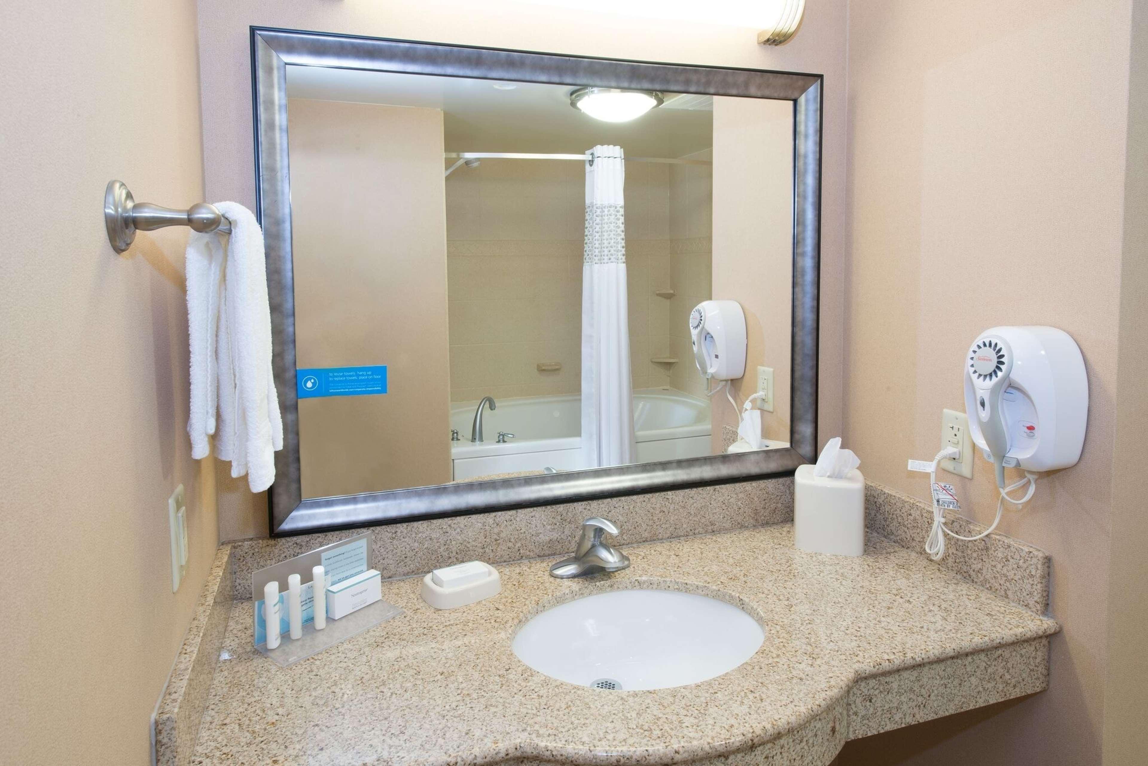 Hampton Inn & Suites Scottsboro Exteriör bild